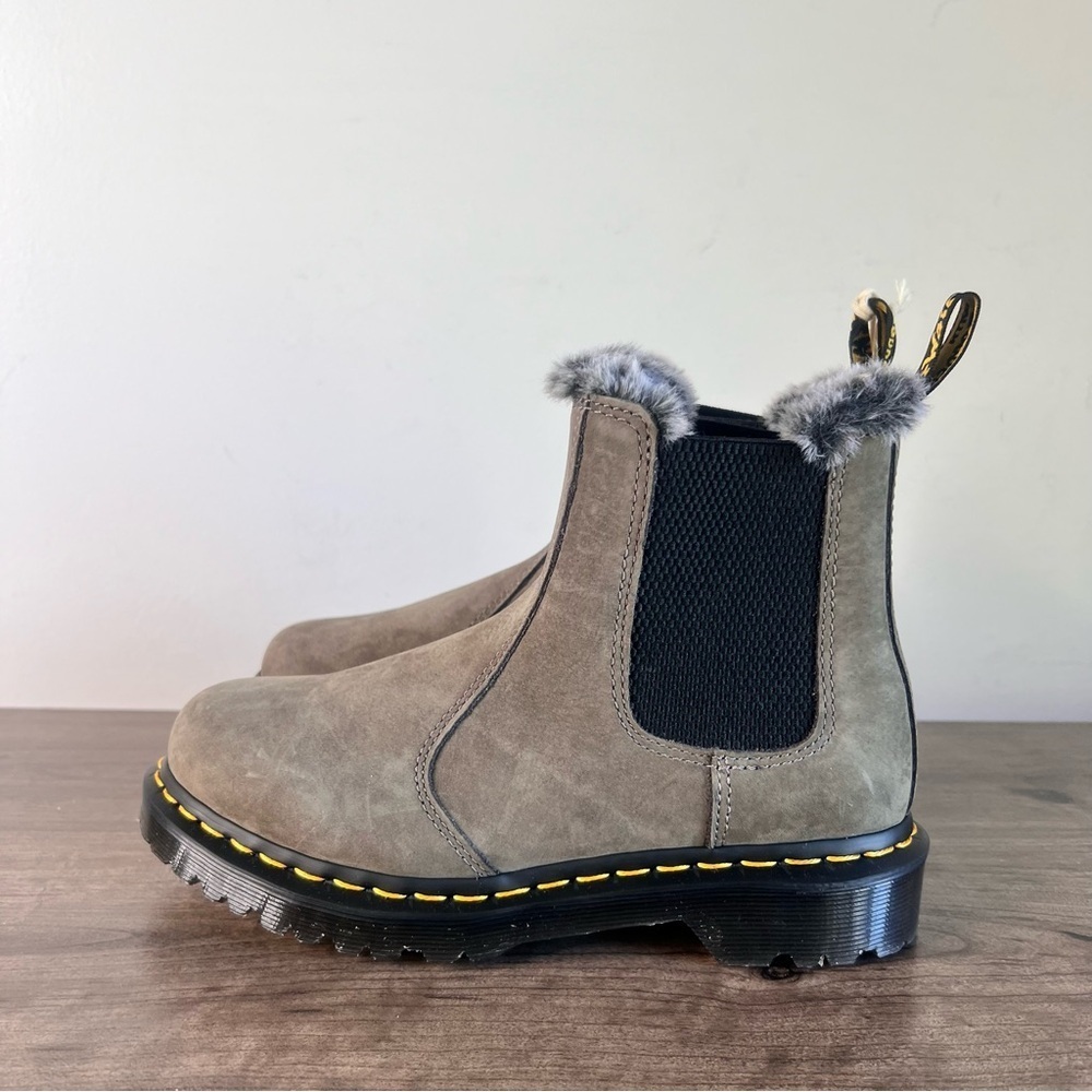 Dr. Martens Women’s Leonore Faux Fur Lined Nubuck Chelsea Boot Size 6 #666 - Picture 5 of 10